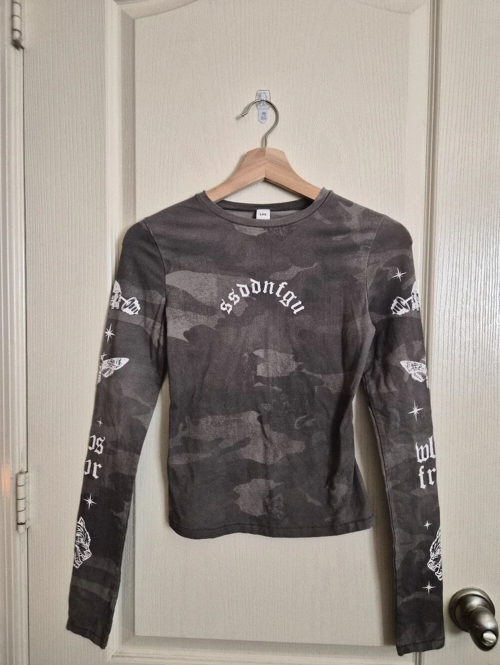 Darc Sport Long Sleeve Cropped Tee in Charcoal Black Camo Size Small